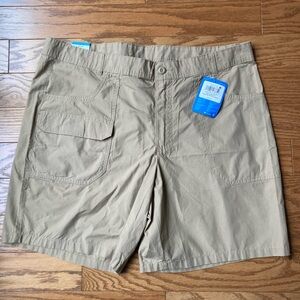 NWT Men’s Columbia Washed Out Dark Khaki Cargo Shorts- size 38”W with 8” Inseam